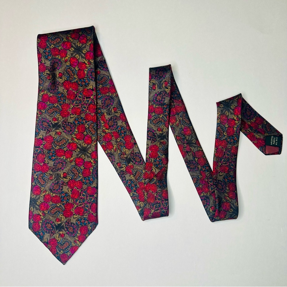 Luxury SAKS FIFTH AVENUE Exclusive Bold Red & Tan Floral All Silk Classic Tie - Picture 2 of 7